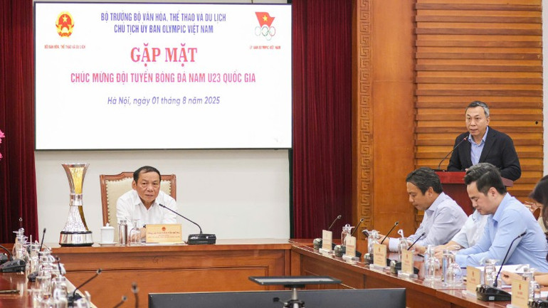 Chủ tịch VFF Trần Quốc Tuấn gửi lời cảm ơn chân thành tới lãnh đạo Đảng, Nhà nước; Thủ tướng Chính phủ Phạm Minh Chính, Bộ trưởng Bộ Văn hóa, Thể thao và Du lịch Nguyễn Văn Hùng vì sự quan tâm, động viên kịp thời dành cho đội tuyển. z6862538848910-a1f3c7c04cb47d68471aad587d8ba4eb-8437.jpg