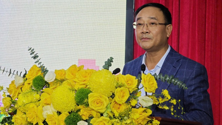 Konferansa, Merkezi Kamu Güvenliği Parti Komitesi Daimi Komitesi üyesi ve Kamu Güvenliği Bakan Yardımcısı Korgeneral Pham The Tung başkanlık etti. gen-h-z7199727337356-91643d0afed00e28e1b2157e297af09d-6971.jpg