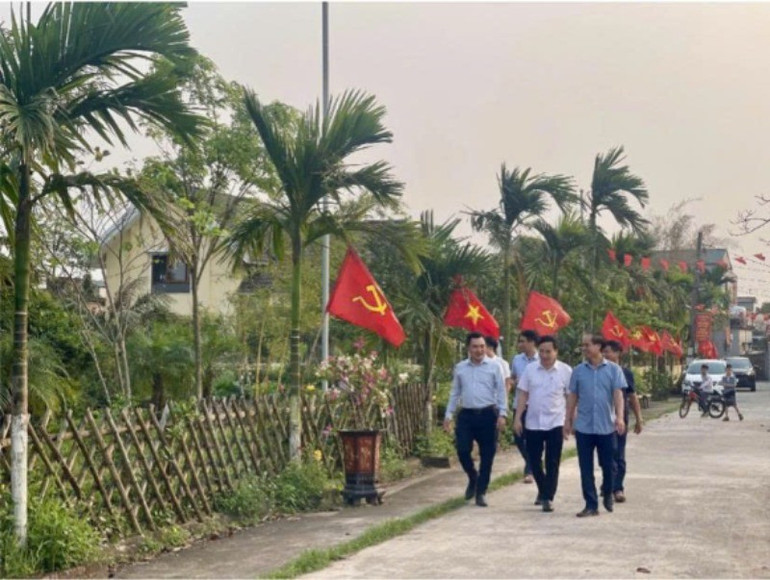 Niềm vui từ những cán bộ cơ sở trong xây dựng Nông thôn mới tại xã Khánh Hải, huyện Yên Khánh. (Ảnh: Yến Trinh) z6690814463073-8c47431c120b4a8733ed3fbac1b7b982-3319.jpg
