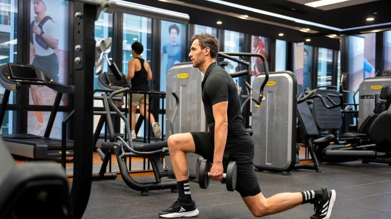 Thạc sĩ Maik Berger là một trong những chuyên gia quốc tế có nhiều năm kinh nghiệm tại Việt Nam. Ông từng là vận động viên đội tuyển Điền kinh quốc gia Đức, 2 lần vô địch quốc gia vào các năm 2003 và 2007, từng lọt vào Top 6 giải vô địch châu Âu 1999 và Top 10 Cúp thế giới 2010. gen-h-z6896661521856-31f5de02f75ac5a33edc6c1a29312c1a-2471.jpg