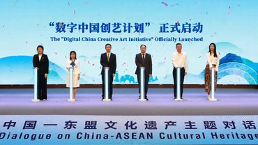 Các đại biểu khởi động chương trình hợp tác văn hóa số trong khuôn khổ Diễn đàn.