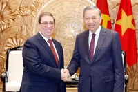 Tổng Bí thư Tô Lâm tiếp thân mật đồng chí Bruno Rodríguez Parrilla, Đặc phái viên Đảng Cộng sản Cuba, Nhà nước Cộng hòa Cuba, Ủy viên Bộ Chính trị, Bộ trưởng Ngoại giao Cuba. (Ảnh: Thống Nhất/TTXVN)