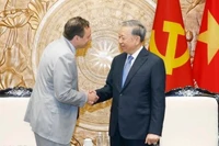 Tổng Bí thư Tô Lâm tiếp ông Scott Strazik, Chủ tịch kiêm Tổng Giám đốc điều hành Tập đoàn GE Vernova. (Ảnh: TTXVN)