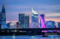 ADB nhận định, tăng trưởng xuất-nhập khẩu mạnh mẽ cùng với sự gia tăng mạnh mẽ trong giải ngân vốn đầu tư nước ngoài đã thúc đẩy tăng trưởng kinh tế Việt Nam trong nửa đầu năm 2025. (Ảnh minh họa: THÀNH ĐẠT)