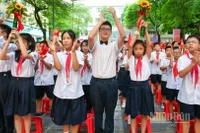 Học sinh Trường trung học cơ sở Hoàng Hoa Thám, Hà Nội, trong lễ khai giảng năm học mới. (Ảnh minh họa: THÀNH ĐẠT)