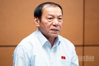 Bộ trưởng Văn hóa, Thể thao và Du lịch Nguyễn Văn Hùng phát biểu thảo luận tại Tổ 12. (Ảnh: THỦY NGUYÊN)