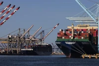 Các tàu chở container tại Cảng Los Angeles ở California, Mỹ. (Ảnh: Xinhua)