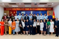 Các đại biểu cùng các cựu học viên lTEC chụp ảnh lưu niệm. (Ảnh minh họa: Đại sứ quán Ấn Độ tại Việt Nam)