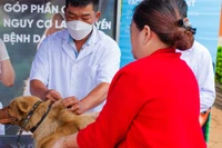 Tiêm phòng cho thú cưng để ngăn ngừa bệnh dại. (Ảnh minh họa: FOUR PAWS)