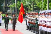 Đại tướng Nguyễn Tân Cương chủ trì lễ đón chính thức Tư lệnh Quân đội Hoàng gia Brunei Dato Paduka Seri Haji Muhammad Haszaimi Bin Bol Hassan. (Ảnh: THẾ ĐẠI)