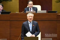Phó Thủ tướng Thường trực Chính phủ Nguyễn Hòa Bình trả lời chất vấn của đại biểu Quốc hội. (Ảnh: DUY LINH)