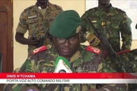 Nhóm binh sĩ quân đội Guinea-Bissau tuyên bố nắm quyền kiểm soát đất nước, tại Bissau, ngày 26/11/2025. (Ảnh: THX/TTXVN)