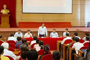 Phó Bí thư Thành ủy Hà Nội phát biểu tại buổi đối thoại. (Ảnh: NGUYỄN NHUỆ) 