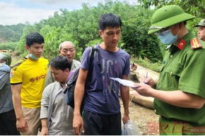 Lực lượng cứu hộ đã đưa được 20 người ra khỏi vùng sạt lở.