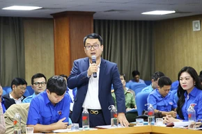 Các đại biểu thanh niên góp ý kiến vào dự thảo văn kiện trình Đại hội XIII của Đảng.