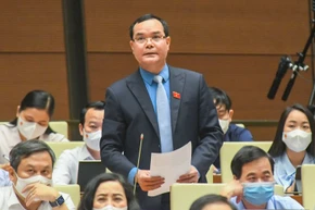 Chủ tịch Tổng Liên đoàn Lao động Việt Nam tham luận tại hội trường.