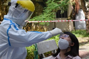 Đà Nẵng lấy mẫu xét nghiệm cho 50 thành viên Ban in sao đề thi tốt nghiệp THPT năm 2020 (đợt 2).