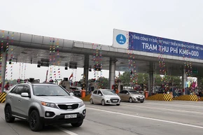 Theo ghi nhận của phóng viên, trong chiều 16/2, tại các tuyến đường cửa ngõ TP Hà Nội như: đường cao tốc Nội Bài - Lào Cai, cao tốc Pháp Vân - Cầu Giẽ, tuyến Quốc lộ 1 cũ, đường Giải Phóng… các phương tiện tăng cao đổ dồn vào nội đô thành phố.