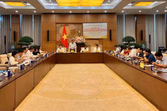 Quang cảnh buổi làm việc. 