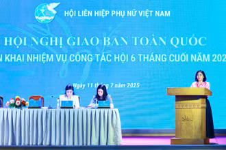 Chủ tịch Hội Liên hiệp Phụ nữ Việt Nam Nguyễn Thị Tuyết phát biểu tại hội nghị.