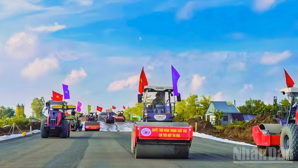 Rộn ràng thi đua về đích sớm trên các công trường xây dựng hạ tầng giao thông.