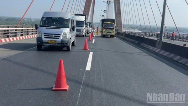 Dự án sửa chữa lớp phủ mặt cầu thép cầu Cần Thơ hoàn thành kịp thời phục vụ nhu cầu giao thông cao điểm trước, trong và sau Tết Nguyên đán của khu vực Đồng bằng sông Cửu Long.