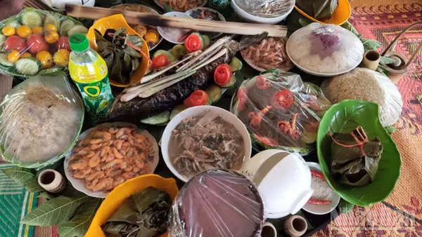 Trên mâm cỗ cúng của người Thái không xuất hiện thịt gà và thịt trâu để thể hiện sự trân trọng những con vật gắn liền nông nghiệp.