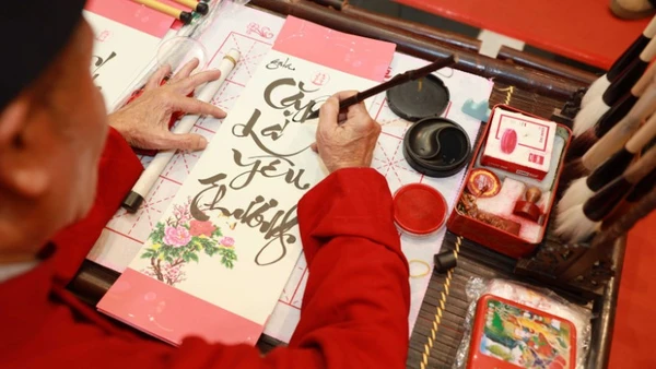 Cặp lá yêu thương với chủ đề: "Thập kỷ gieo mầm xanh".