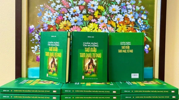 Sách "Chấn hưng tín ngưỡng thờ Mẫu Tam phủ, Tứ phủ" của tác giả Bình An.