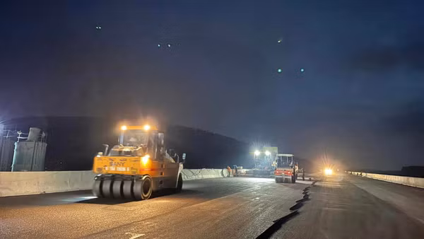 Sáng đèn thi công trên các công trường xây dựng cao tốc bắc-nam.