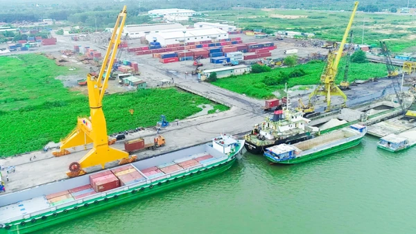 Một góc cảng Cái Cui-Cần Thơ.