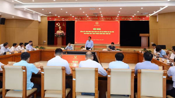 Bộ trưởng Xây dựng Trần Hồng Minh chủ trì Hội nghị tổng kết tình hình thực hiện các dự án đường bộ cao tốc giai đoạn 2021-2025 thuộc danh mục 3.000 km. (Ảnh: Cổng thông tin Bộ Xây dựng)