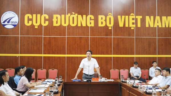 Xác định chuyển đổi số phải tạo ra giá trị thực chất, Cục trưởng Cục Đường bộ Việt Nam Bùi Quang Thái yêu cầu các đơn vị triển khai song hành nhiều nhiệm vụ. (Ảnh: Cục Đường bộ Việt Nam)