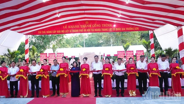 Nghi lễ khánh thành Dự án Cải tạo, nâng cấp Khu mộ liệt sĩ thành phố Hà Nội tại Nghĩa trang Liệt sĩ quốc gia Trường Sơn.