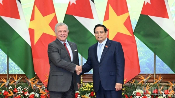 Thủ tướng Phạm Minh Chính và Quốc vương Jordan Abdullah II Ibn Al-Hussein. (Ảnh: Trần Hải)