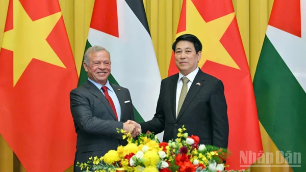Chủ tịch nước Lương Cường hội đàm với Quốc vương Jordan Abdullah II Ibn Al-Hussein.