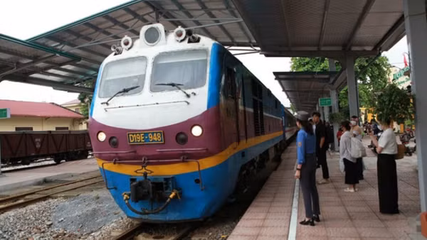 Tuyến tàu Đồng Đăng-Hà Nội dừng đỗ tại ga Đồng Đăng.