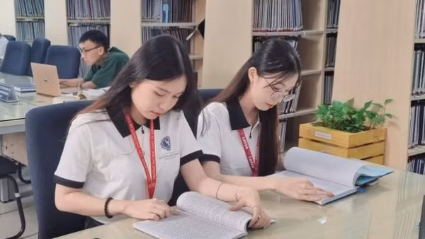 Sinh viên Trường đại học Luật Thành phố Hồ Chí Minh đang học tập 