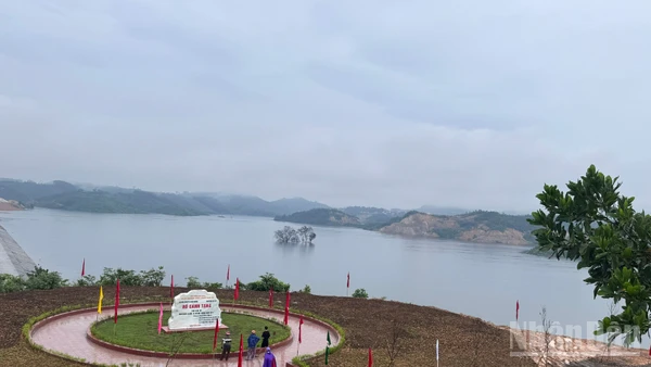 Dự án hồ Cánh Tạng đã giải quyết tình trạng thiếu nước nghiêm trọng trong mùa kiệt tại vùng bán sơn địa.