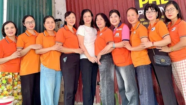 Thi Đua Yêu Nước Trong Giai Đoạn Mới Các Thành Viên Của Nhóm Bếp Ăn Không Đồng Bình Minh.