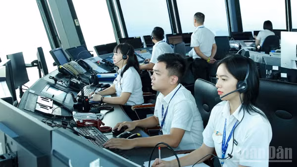 Bên trong Trung tâm Kiểm soát không lưu.