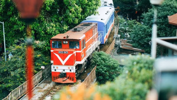 Đường sắt giảm giá vé, kích cầu đi lại sau biến động giá nhiên liệu.