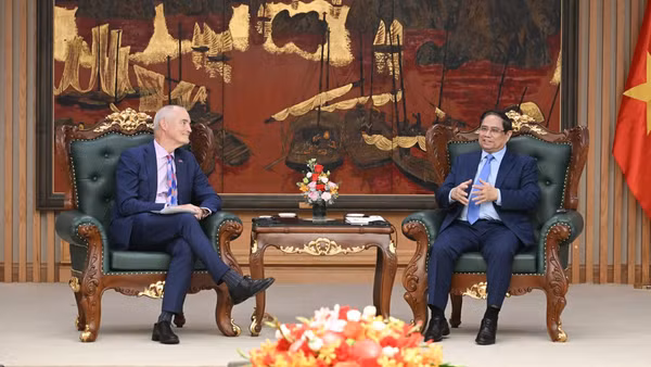 Thủ tướng Phạm Minh Chính tiếp Giáo sư Alec Cameron, Giám đốc kiêm Phó Chủ tịch Hội đồng trường đại học RMIT Melbourne (Australia).