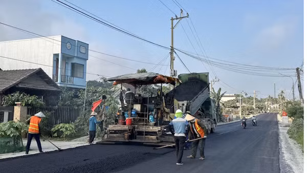 Giá nhiên liệu và giá vật liệu xây dựng tăng mạnh gây tác động lớn tới các dự án xây dựng cầu, đường bộ.