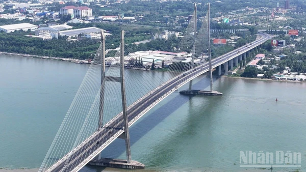 Cầu Mỹ Thuận 2 là cây cầu dây đầu tiên do đội ngũ các kỹ sư, công nhân Việt Nam thực hiện hoàn toàn từ khâu lập dự án, thiết kế cho đến thi công được khánh thành vào ngày 24/12/2023.