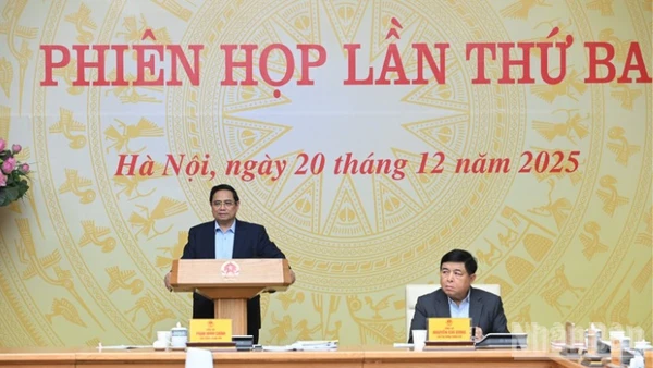 Thủ tướng Chính phủ Phạm Minh Chính chủ trì phiên họp. (Ảnh: TRẦN HẢI)