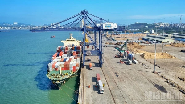 Cảng Cái Lân (Quảng Ninh).