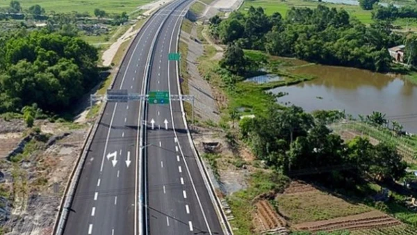 Cao tốc Vân Phong-Nha Trang.