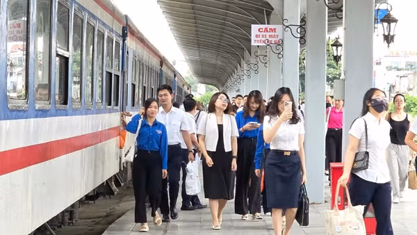 Tàu chuyên dụng đưa đón y, bác sĩ giữa Hà Nội và Ninh Bình vận hành từ 26/6.