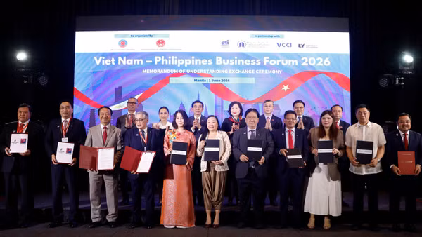 Vietnam Airlines trao đổi biên bản ghi nhớ hợp tác với các đối tác hàng không, du lịch và thương mại Philippines dưới sự chứng kiến của Đại tướng Phan Văn Giang, Phó Thủ tướng Chính phủ, Bộ trưởng Quốc phòng.